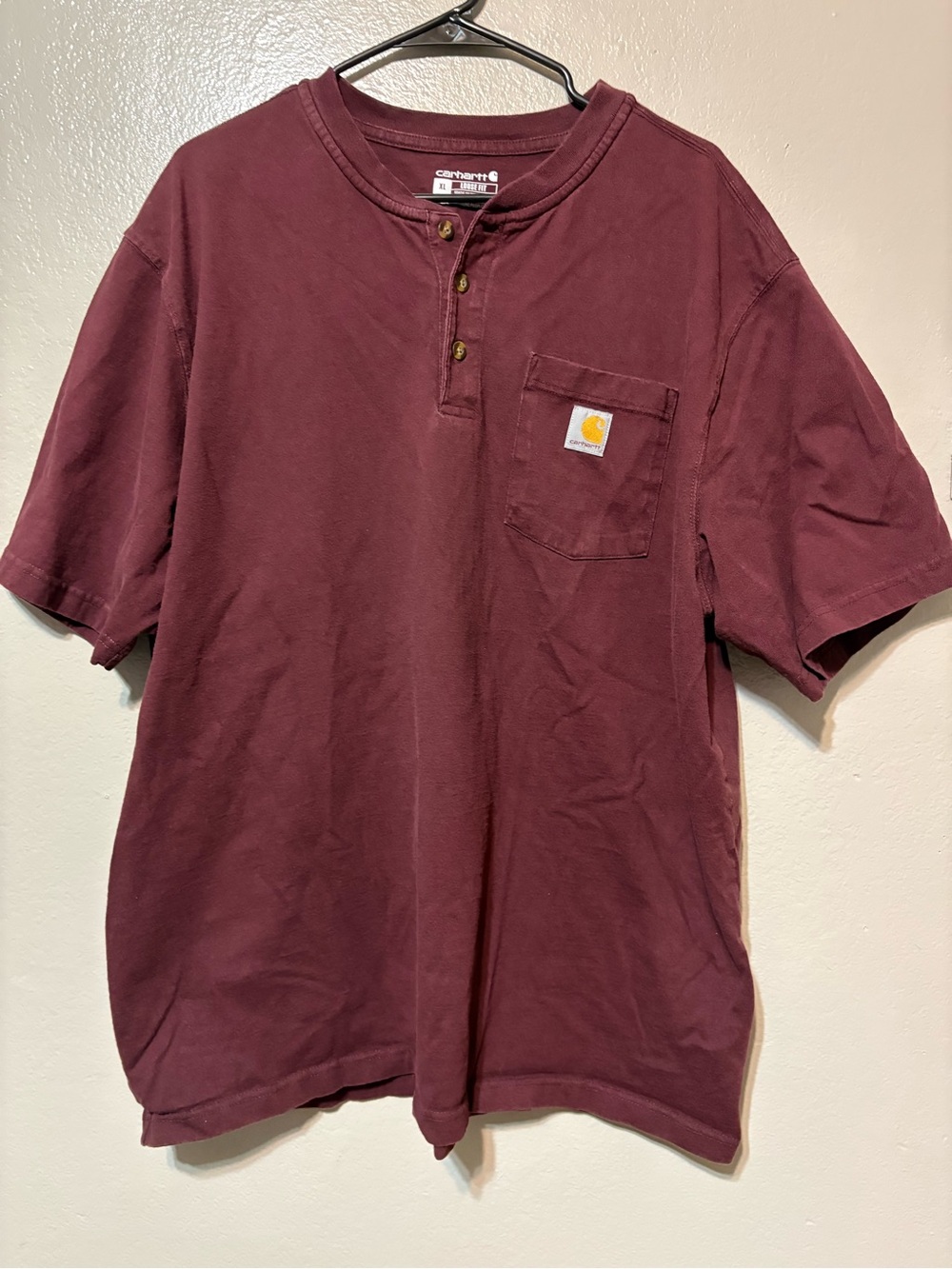 Carhartt Men’s Short-Sleeve Henley Pocket T-Shirt in Maroon Size XL Loose Fit